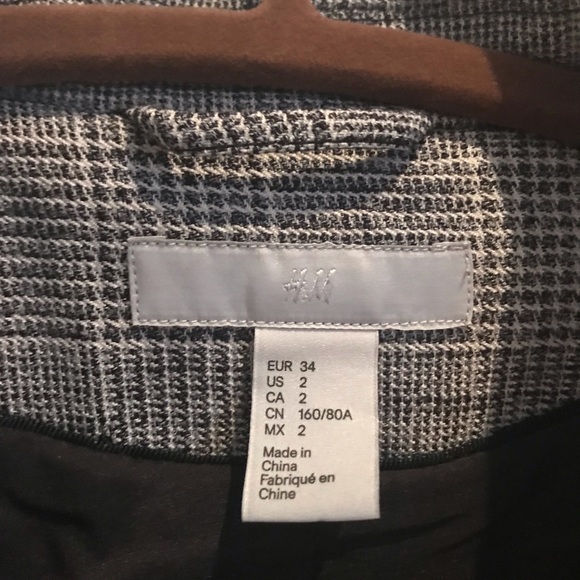 Plaid tailored H & M blazer. Size 2. - Picture 4 of 6